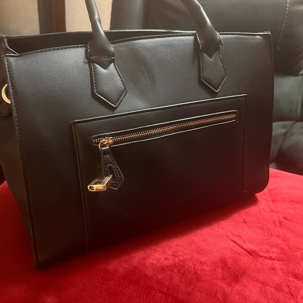 Classic Black Leather Shoulder Bag with Front Zip Pocket - Picture 8 of 10